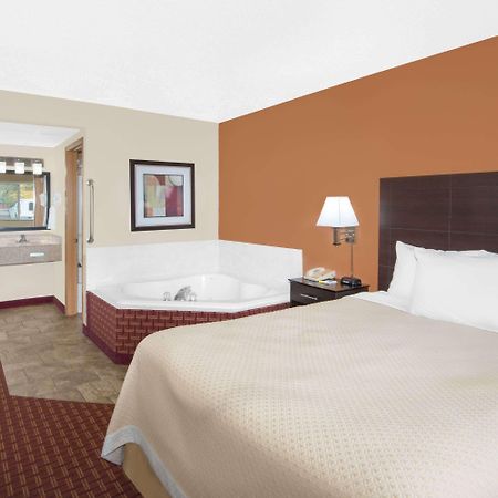 Days Inn By Wyndham אמס מראה חיצוני תמונה